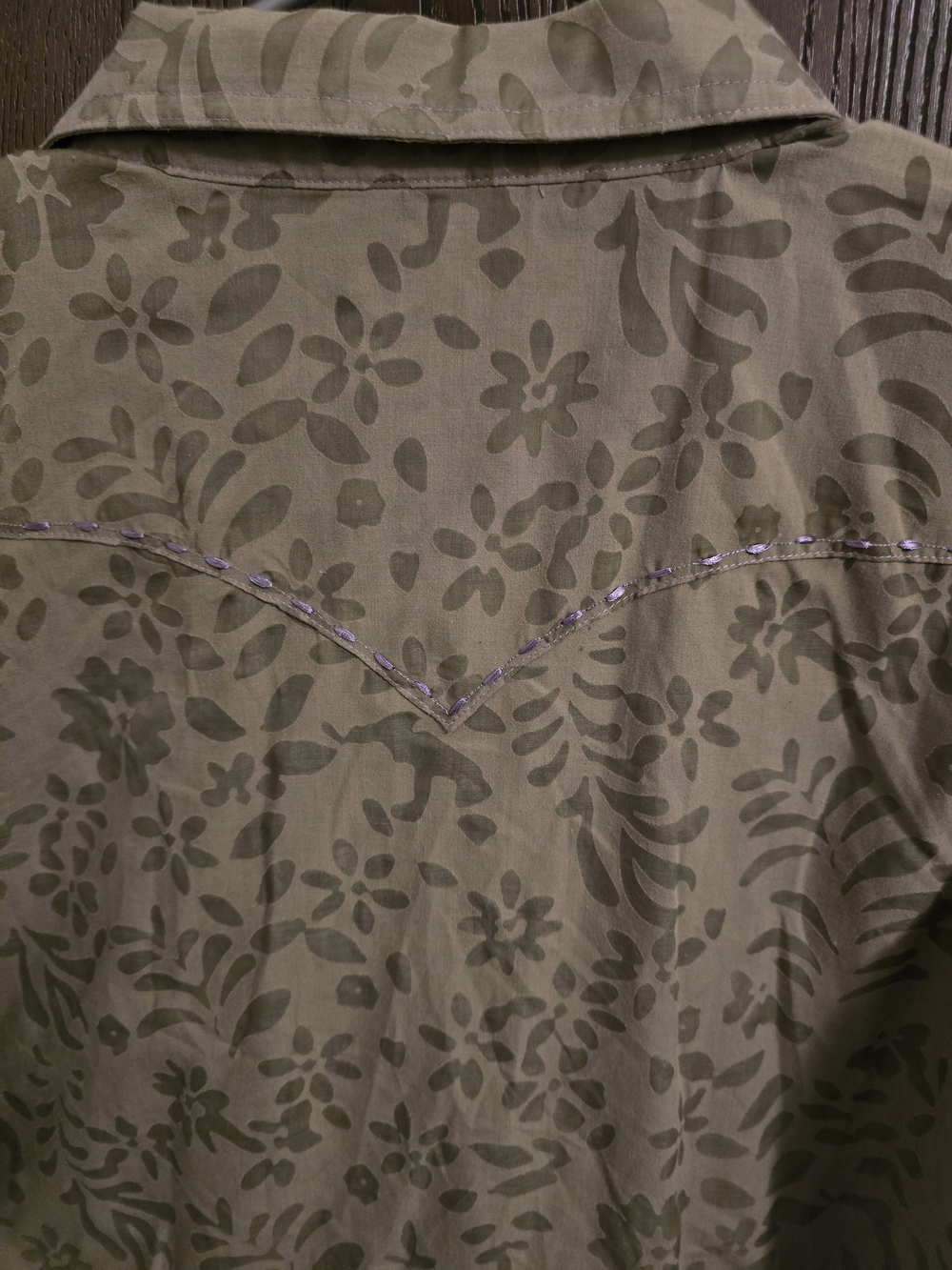 Casual Olive Short-Sleeve Button-Down Shirt with Leaf Print - Picture 6 of 6